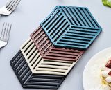 Fontainebleau - Dessous de plats Kitchen Pot Coaster Tapis de protection en silicone 14.3*12.1cm 4Pcs Noir Rouge Bleu Beige 9026928284552 FON-t00871
